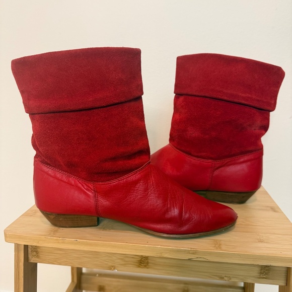 Bold Vintage 80s Red Leather & Suede Cuff Ankle Boots - Picture 5 of 11